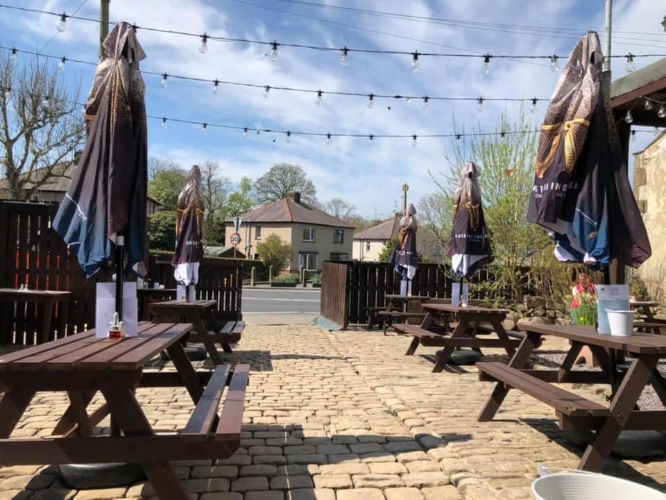The Hare & Hounds Inn Foulridge Экстерьер фото
