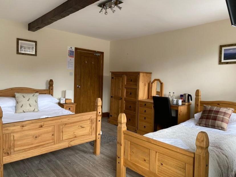 The Hare & Hounds Inn Foulridge Экстерьер фото